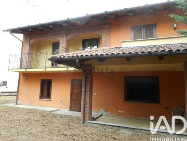 casa indipendente in vendita a Cavour