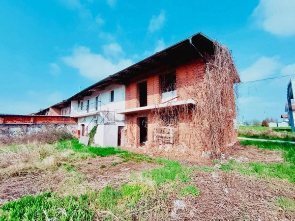 casa indipendente in vendita a Cavour