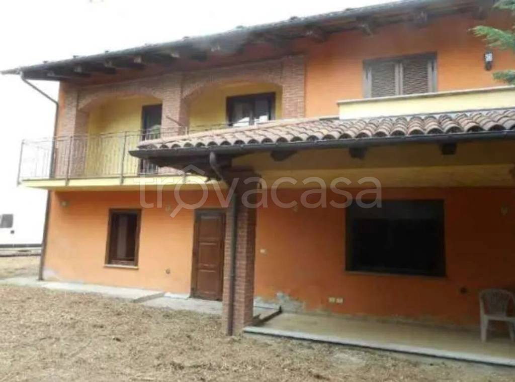 casa indipendente in vendita a Cavour