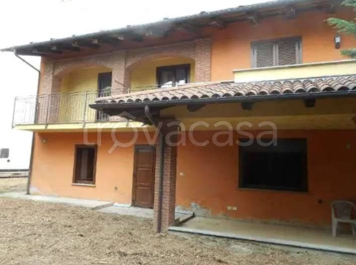casa indipendente in vendita a Cavour