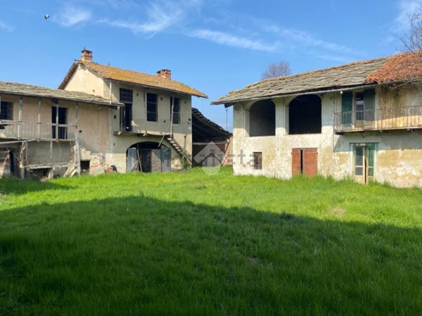 casa indipendente in vendita a Cavour