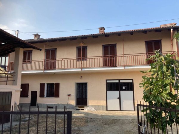 casa indipendente in vendita a Cavour