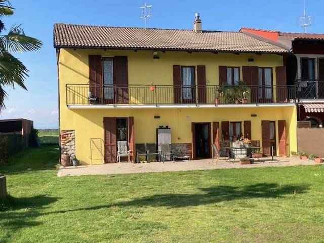 casa indipendente in vendita a Cavour