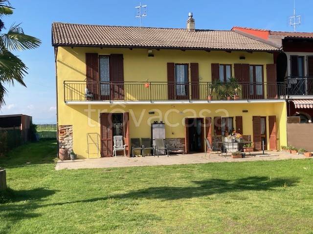 casa indipendente in vendita a Cavour