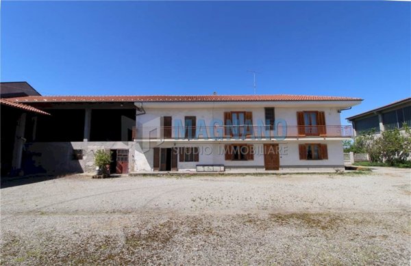 casa indipendente in vendita a Cavour