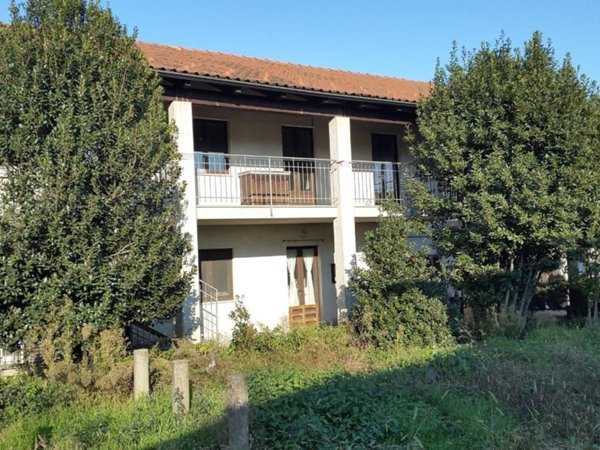 casa indipendente in vendita a Cavour