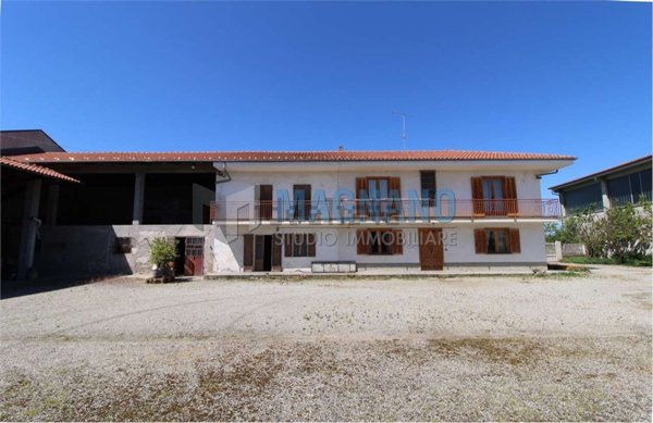 casale in vendita a Cavour