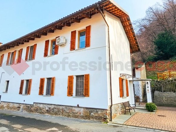 casa indipendente in vendita a Cavour