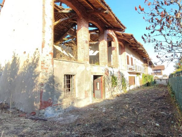 casale in vendita a Cavour