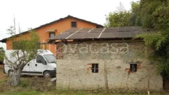 casa indipendente in vendita a Cavour