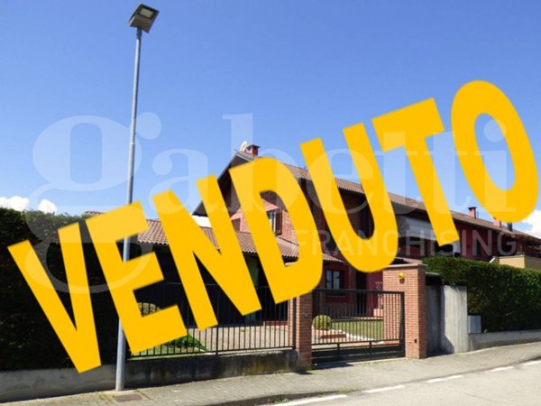 casa indipendente in vendita a Cavour