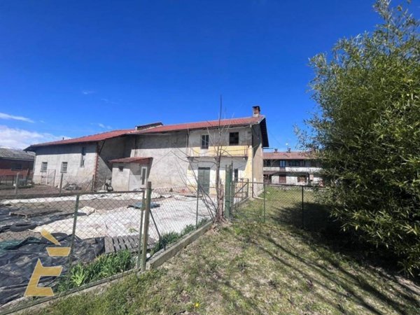 casa indipendente in vendita a Cavour
