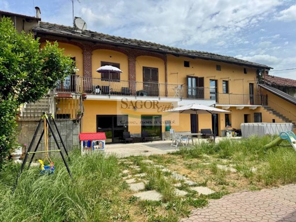 casa indipendente in vendita a Cavour