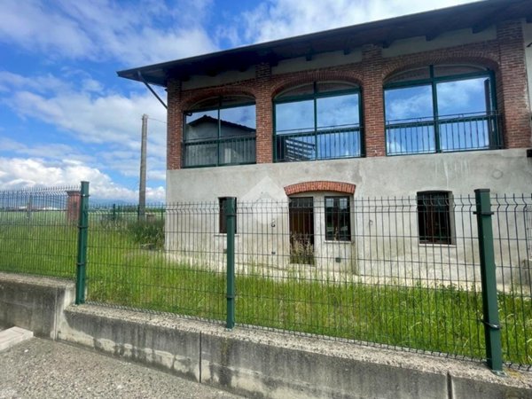 casa semindipendente in vendita a Cavour