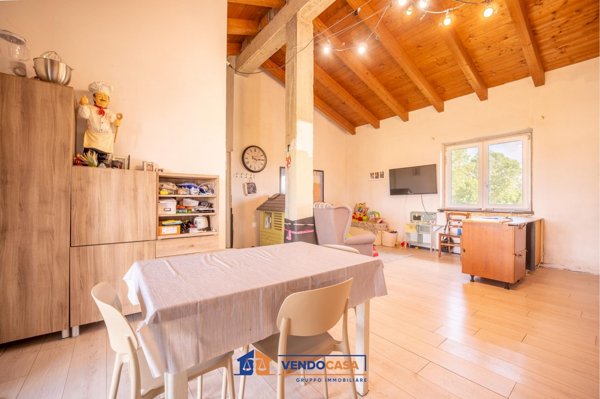 casa indipendente in vendita a Cavour