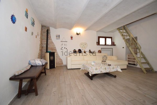 casa indipendente in vendita a Cavour
