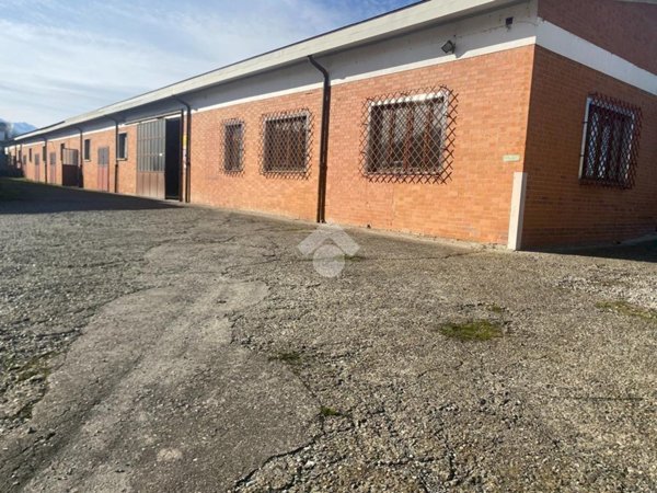 locale di sgombero in vendita a Cavour