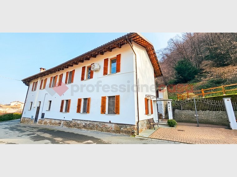 casa indipendente in vendita a Cavour