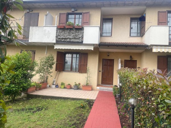 casa indipendente in vendita a Nuvolera