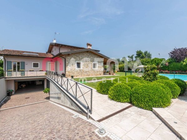 casa indipendente in vendita a Nuvolera