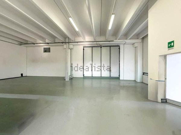 locale commerciale in vendita a Nuvolera