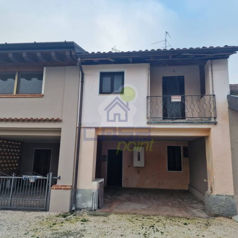 casa indipendente in vendita ad Offlaga in zona Faverzano