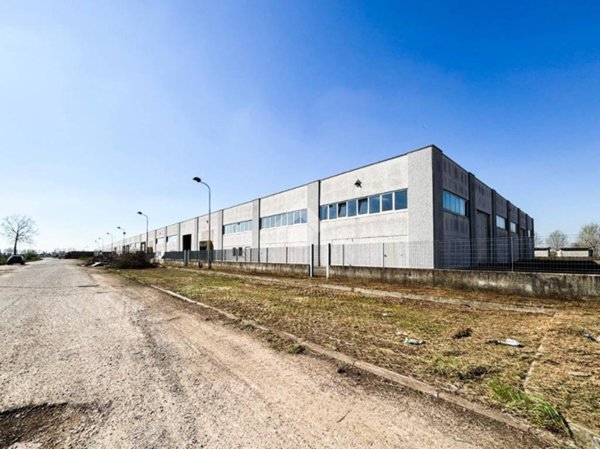 locale commerciale in vendita ad Offlaga