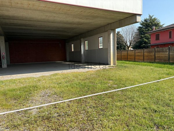 locale di sgombero in vendita ad Offlaga