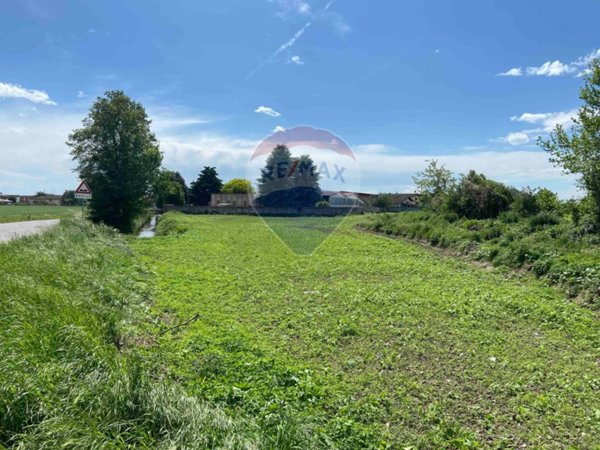 terreno agricolo in vendita ad Offlaga