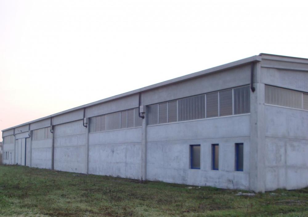 locale di sgombero in vendita ad Offlaga
