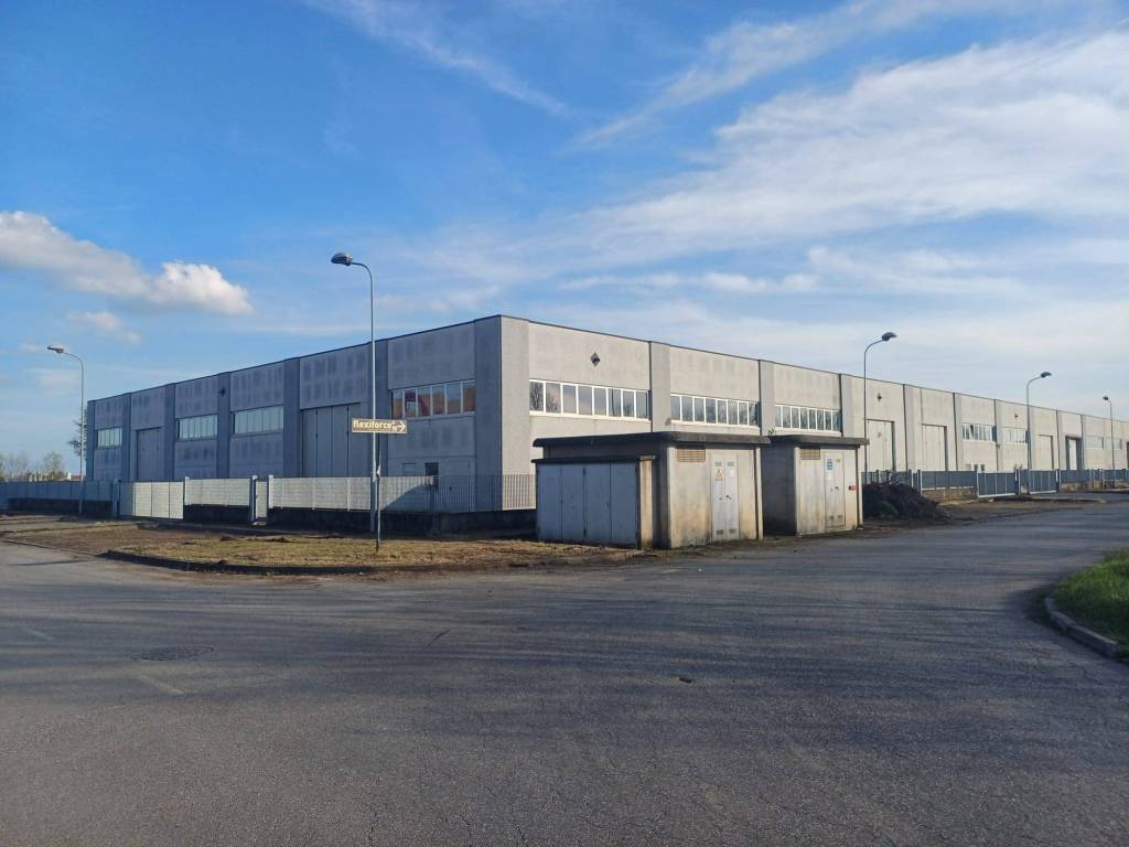 locale commerciale in vendita ad Offlaga