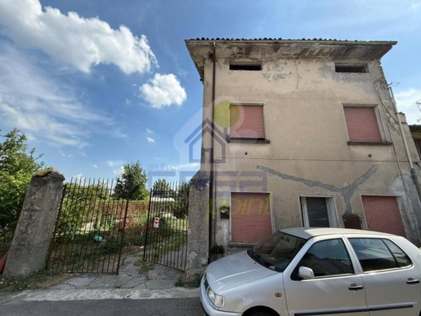 casa indipendente in vendita ad Offlaga
