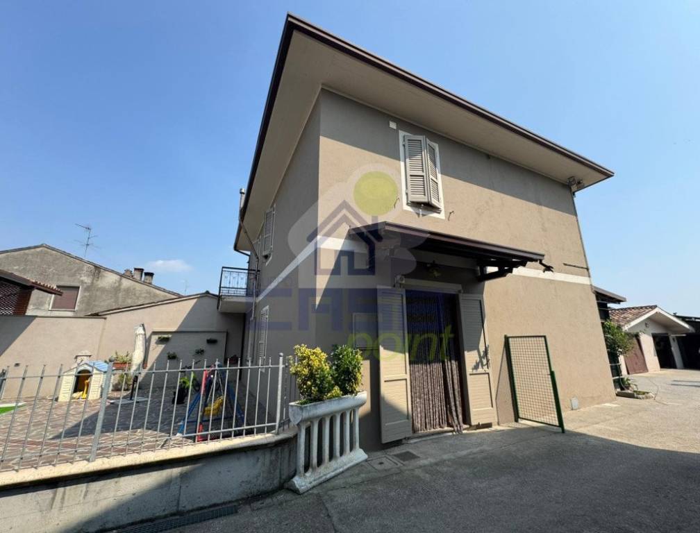 casa indipendente in vendita ad Offlaga in zona Cignano