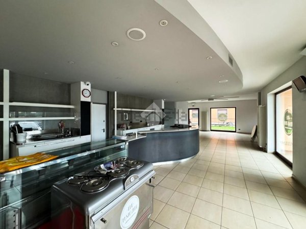 locale commerciale in vendita ad Offlaga