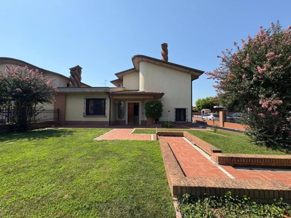 casa indipendente in vendita ad Offlaga