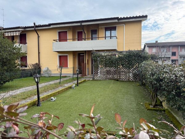 casa indipendente in vendita ad Offlaga