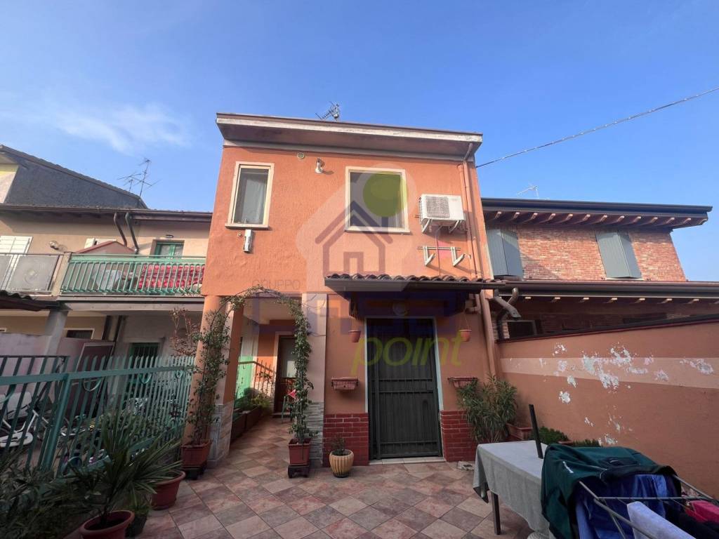 casa indipendente in vendita ad Offlaga in zona Cignano
