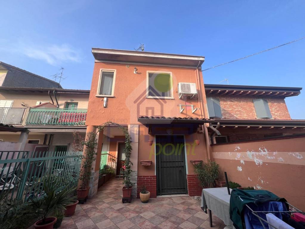 casa indipendente in vendita ad Offlaga in zona Cignano