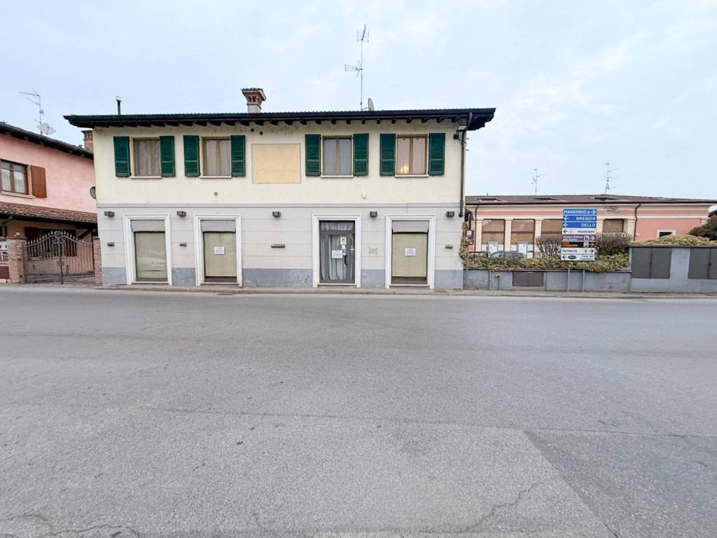 negozio in vendita ad Offlaga