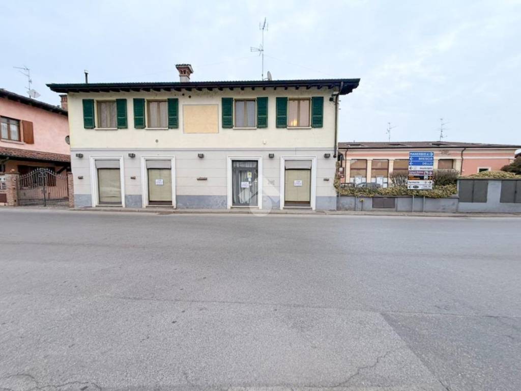 negozio in vendita ad Offlaga