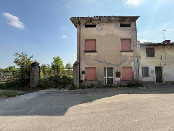 casa indipendente in vendita ad Offlaga