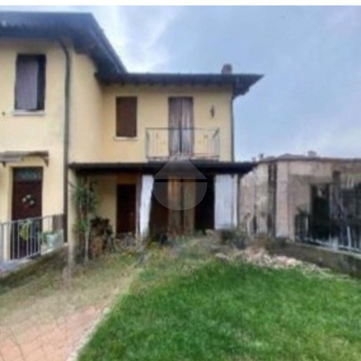 casa indipendente in vendita ad Offlaga