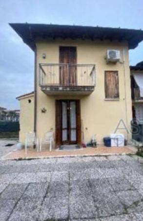 casa indipendente in vendita ad Offlaga