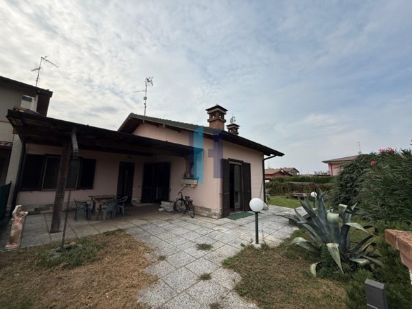 casa indipendente in vendita ad Offlaga