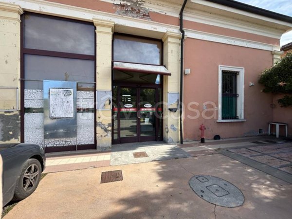 locale commerciale in vendita ad Offlaga