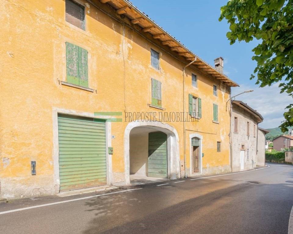 casa indipendente in vendita ad Ome