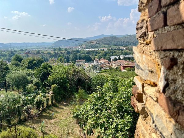 quadrivano in vendita ad Ome