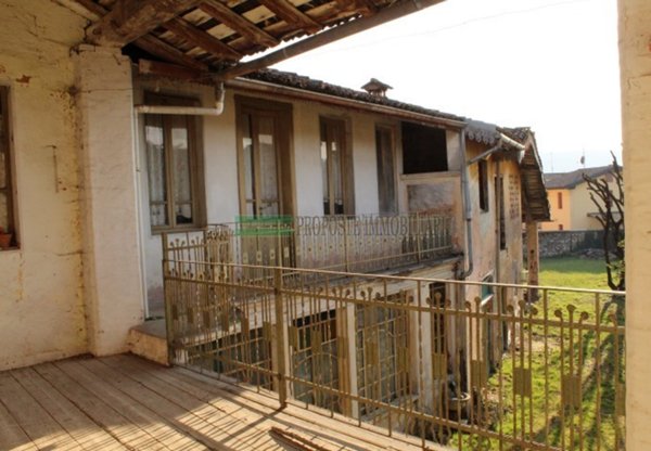 casale in vendita ad Ome