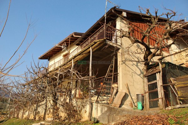 casa indipendente in vendita ad Ome