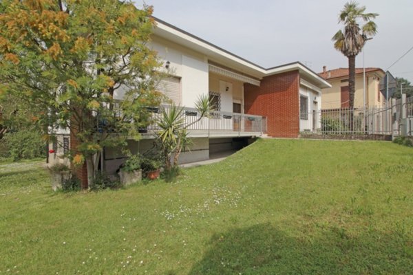 casa indipendente in vendita ad Ome